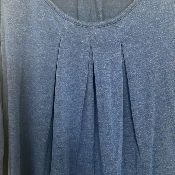 Max Studio “cold shoulder” top - Picture 4 of 6